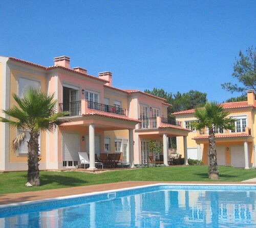 Luxus Dreizimmer-Apartment in Praia d'El Rey, Golf und Strandresort