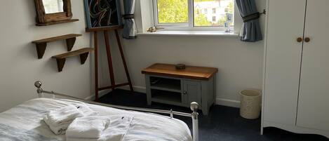2 Schlafzimmer, Bügeleisen/Bügelbrett, Bettwäsche