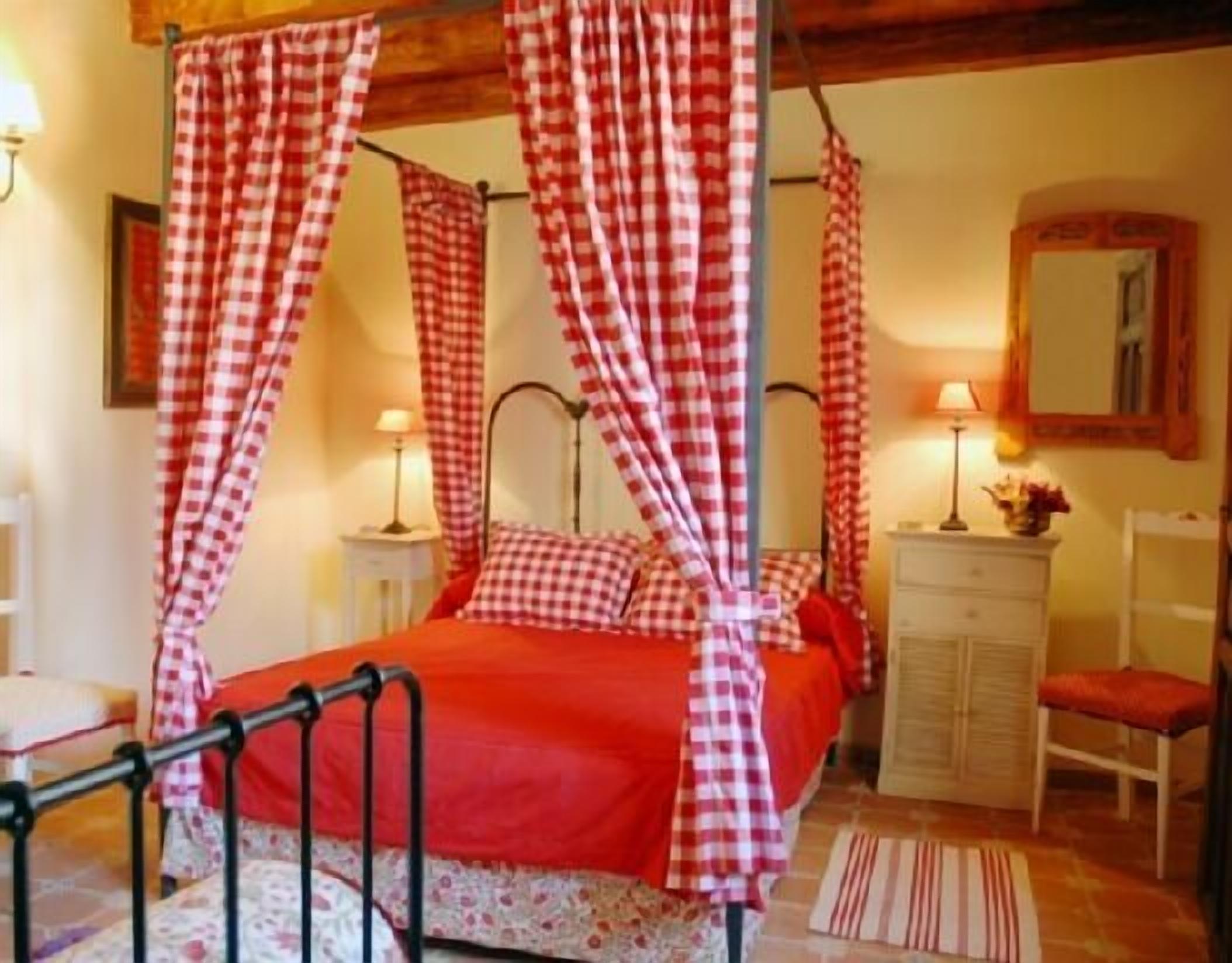 Self catering Lindos Huespedes for 17 people