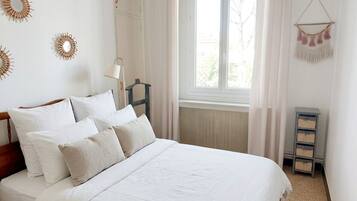 2 bedrooms, iron/ironing board, free WiFi, bed sheets