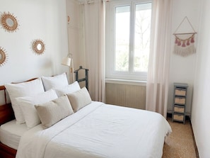 2 chambres, fer et planche à repasser, lit parapluie, Wi-Fi gratuit