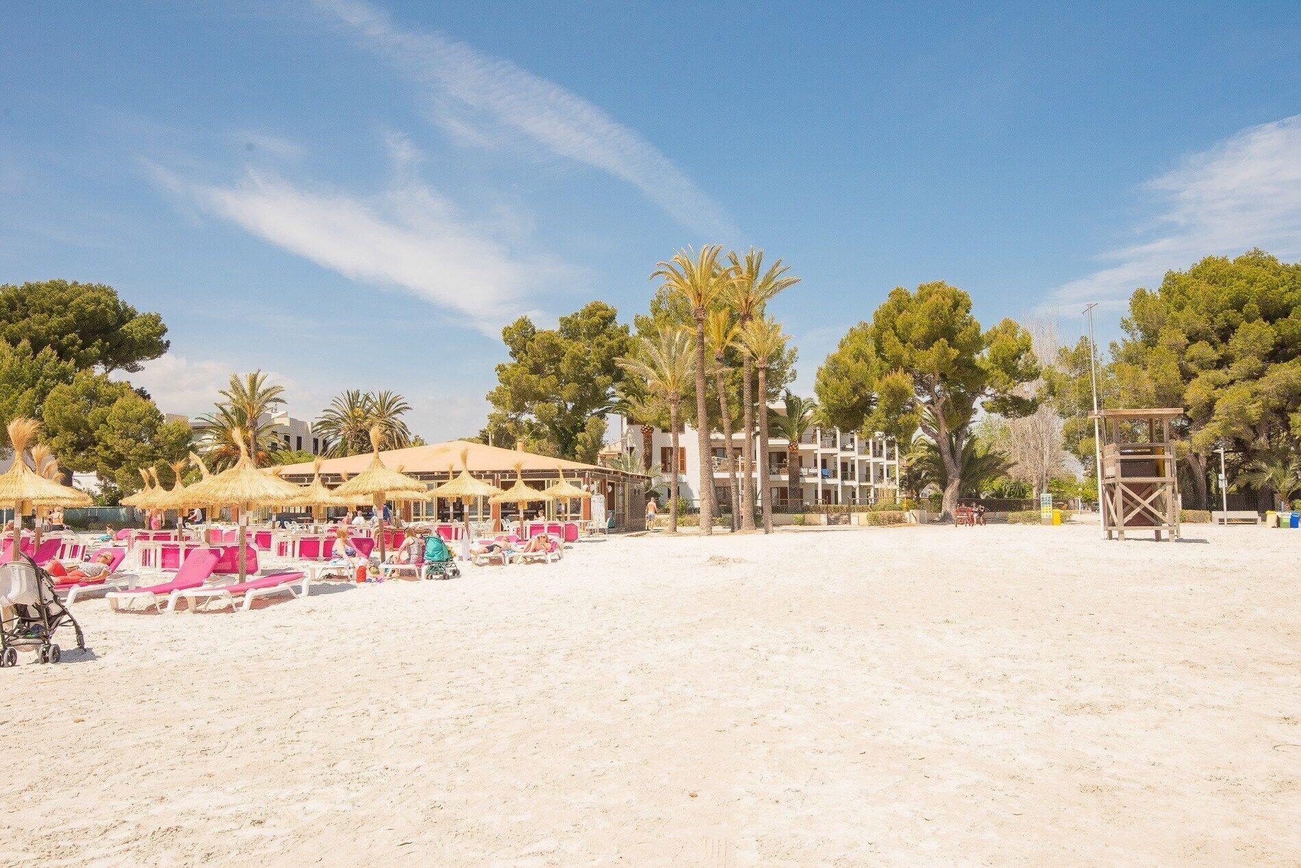 Am Strand, Liegestühle, Strandtücher