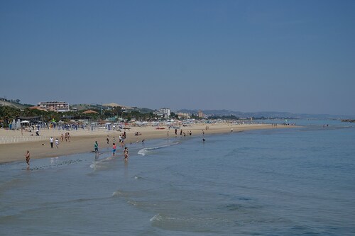 Residence Zoe, apartment 150 meters from the sea, city center, 60 KM from the mountain