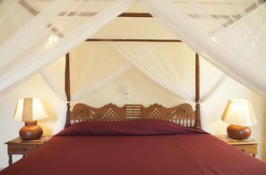 Premium bedding, in-room safe, bed sheets - Crystal Bay Resort (Watamu)