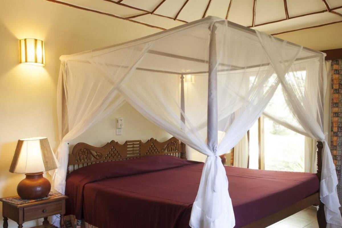 Premium bedding, in-room safe, bed sheets