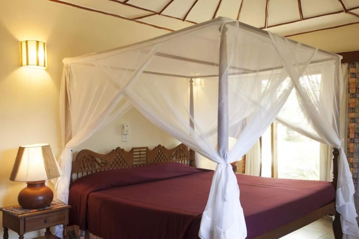 Peralatan tempat tidur premium, peti besi dalam bilik, cadar katil