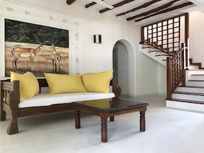 Habitación familiar, varias camas, vistas al mar | Zona de estar