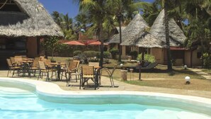 2 piscinas al aire libre