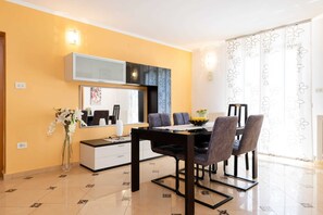 Dining - Charming 2-Bedroom apartment for 4 (Artatore)