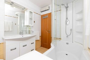 Badewanne, Whirlpool, Handtücher