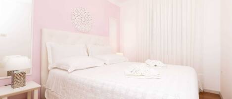 2 多间卧室、免费 WiFi、床单