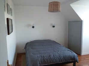 4 bedrooms, iron/ironing board, travel cot, free WiFi