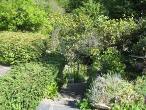 Property grounds - Beautiful Views Of The Jordan Valley (M8P4+MMF Boscastle, United Kingdom)