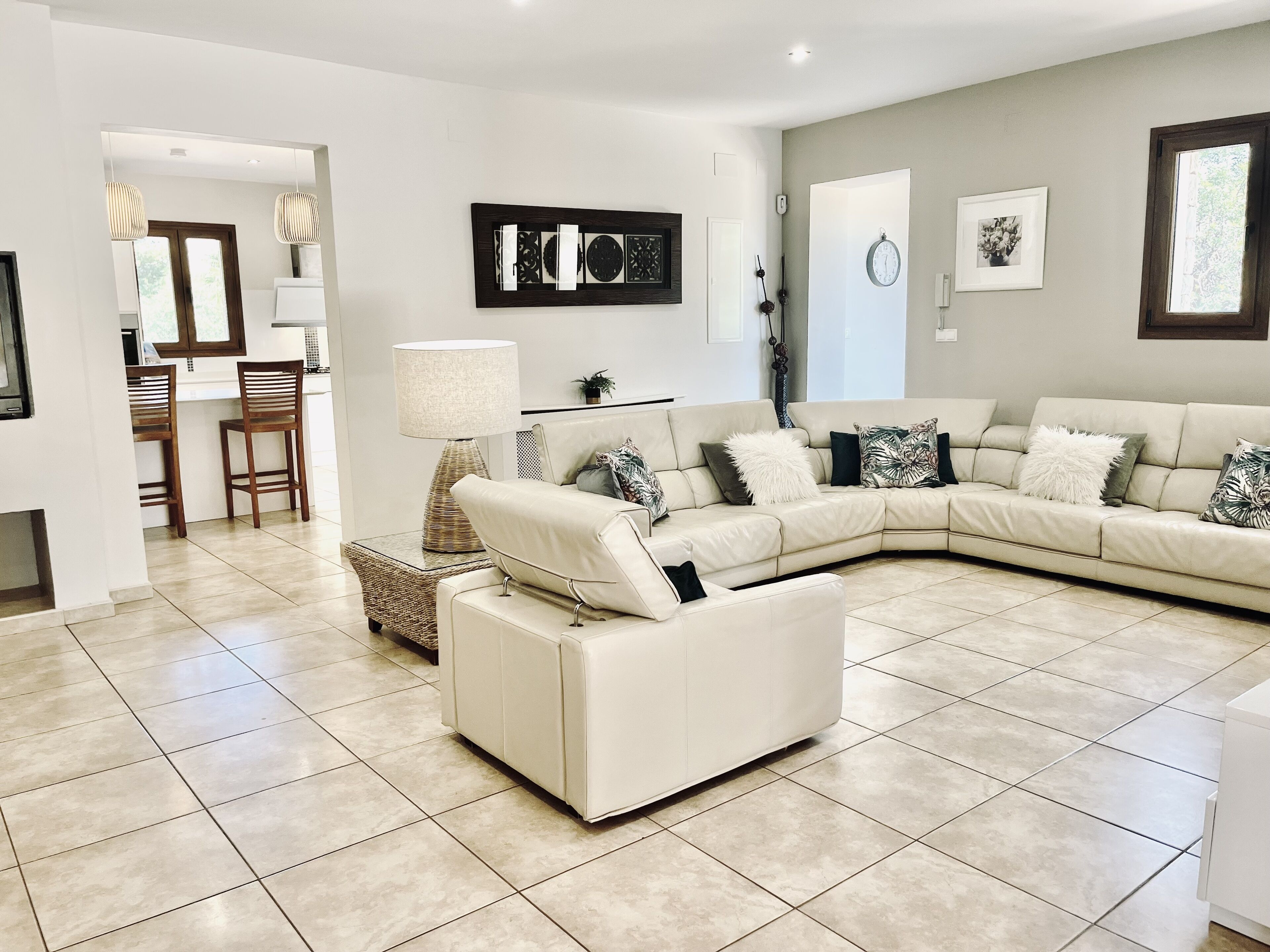 Oodles Retreat a 5 Star Luxury House available to privately hire