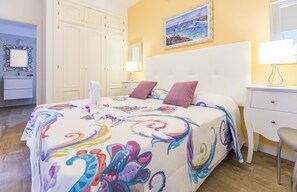 3 bedrooms, in-room safe, iron/ironing board, travel cot