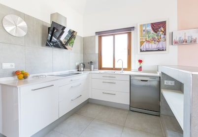 "Villa Bella Lucia 3" Heated Pool, Wifi, Barbecue, Satellite TV.