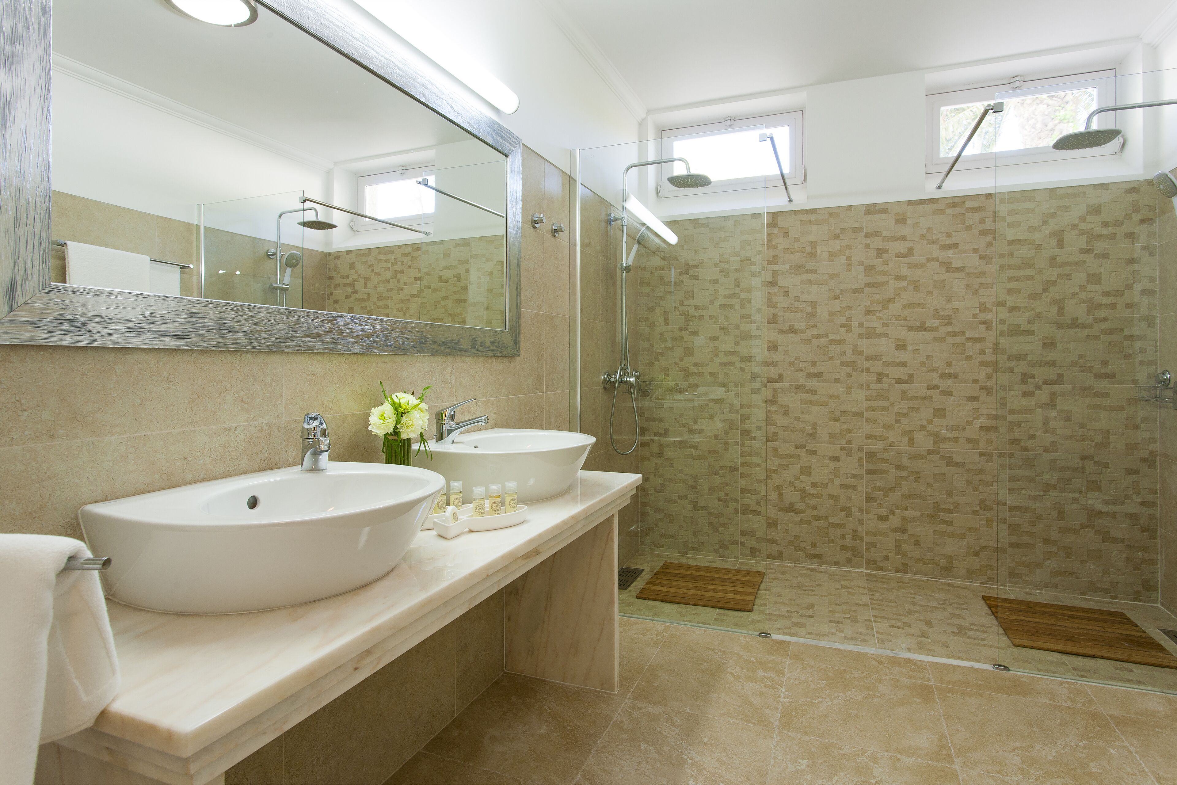 Dusche, Haartrockner, Bidet, Handtücher