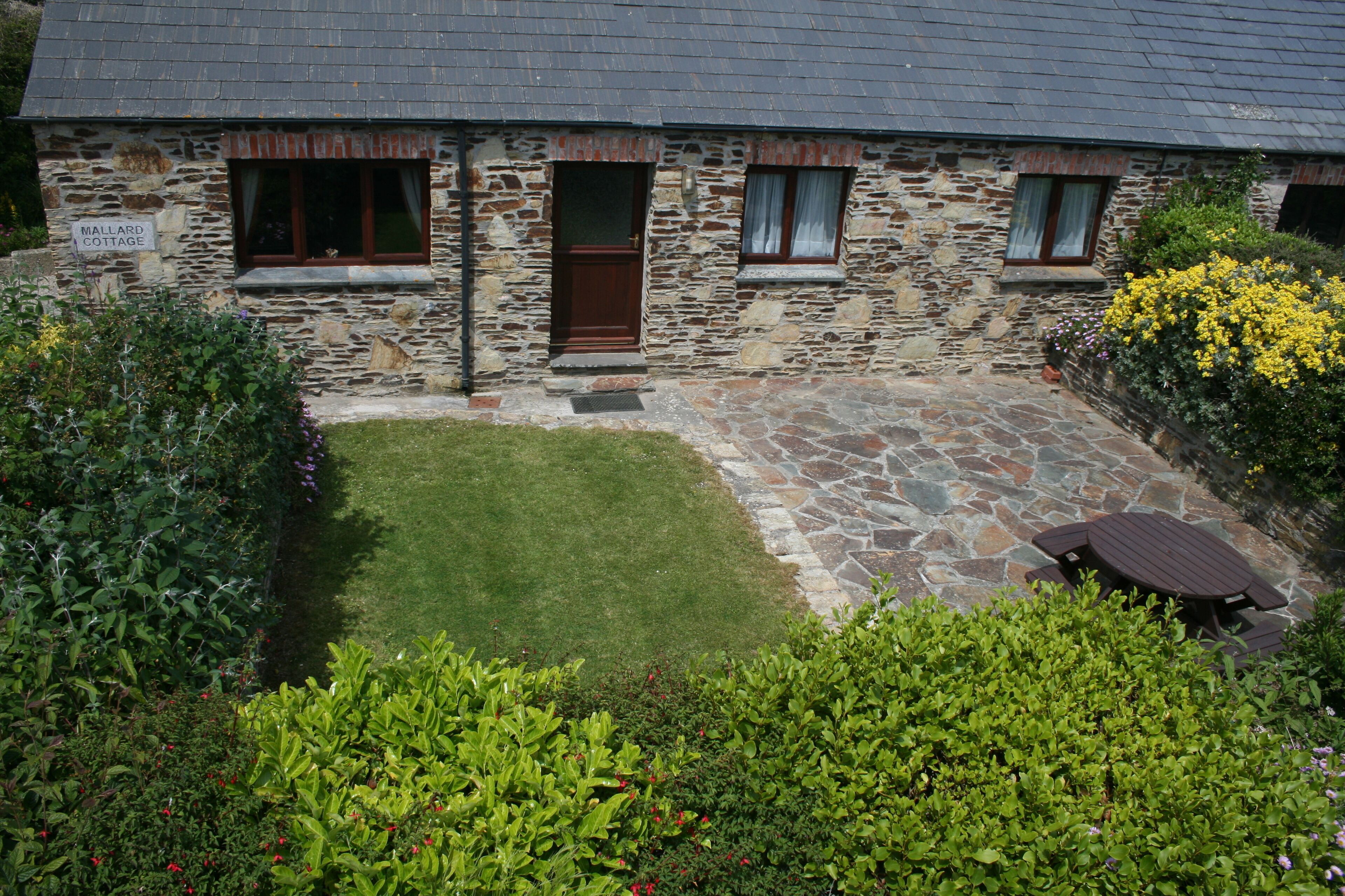 Dog friendly 3 Bed Barn Conv on working farm. Close to Padstow and local beaches