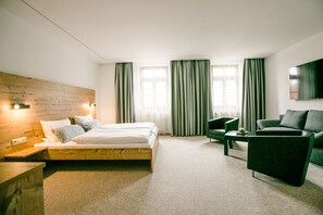 Traditional Triple Room, Hill View | Desk, free WiFi, bed sheets - Landgasthof zum Herz (Halblech)