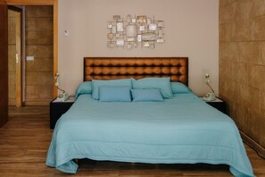 9 chambres, fer et planche à repasser, Wi-Fi, draps fournis