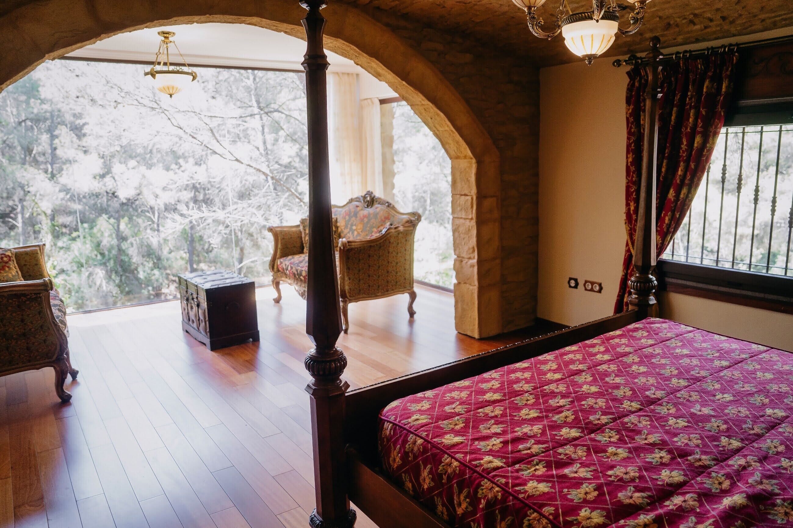 9 bedrooms, iron/ironing board, WiFi, bed sheets
