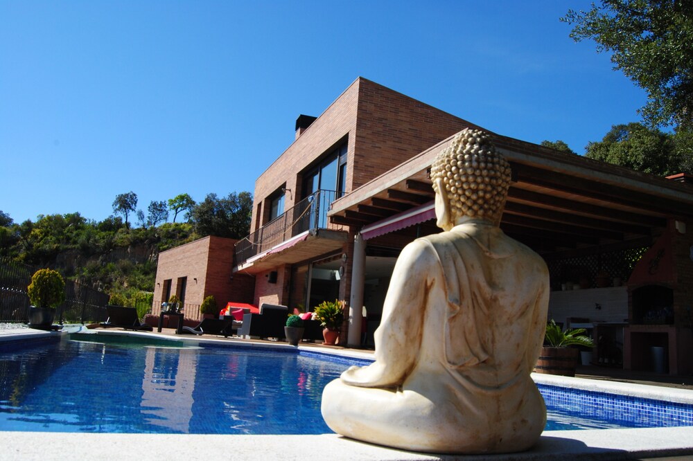 DESIGN HOUSE WITH POOL SPA DESIGN HOUSE WITH SPA POOL AND AMAZING VIEWS