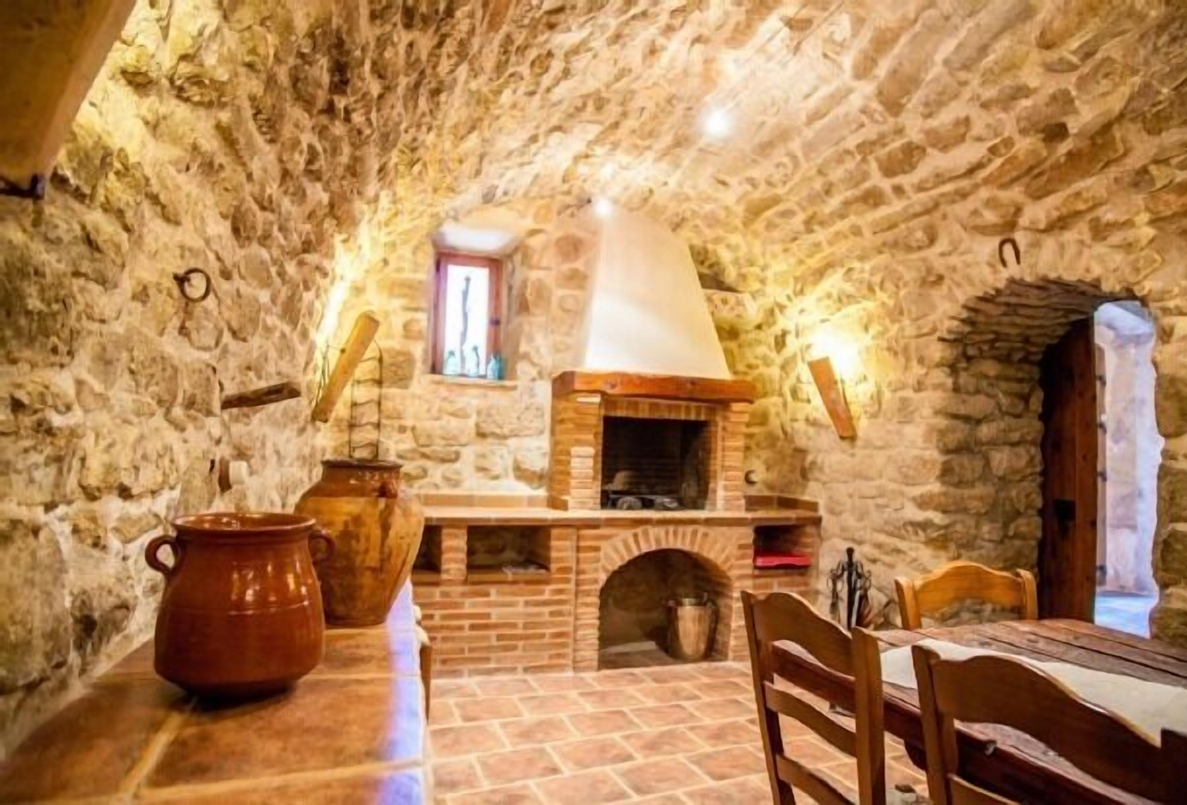 Self catering cottage Cal Albareda for 15 people