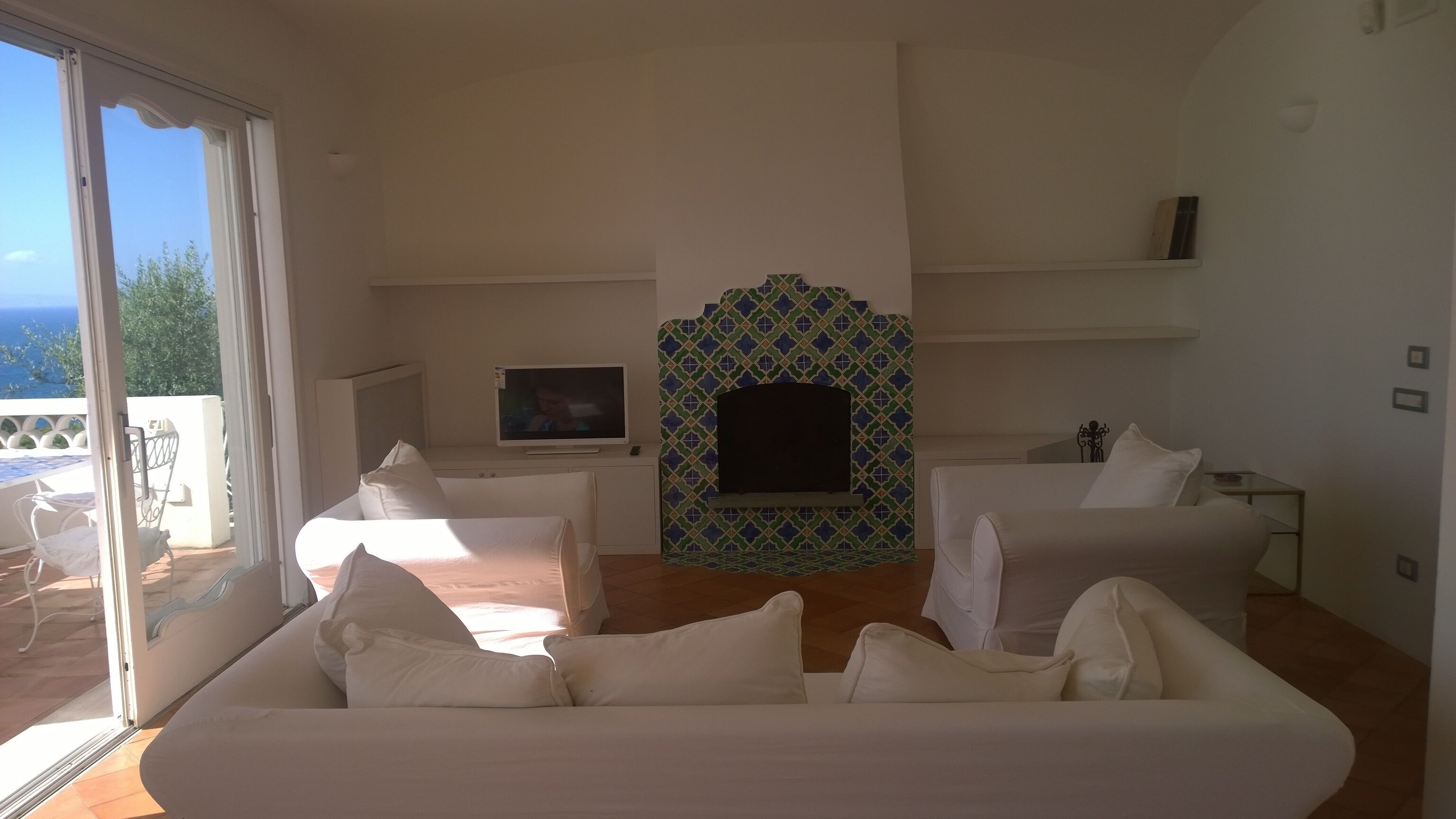 Sea front villa with terrace solarium parking sea-access jacuzzi WiFi