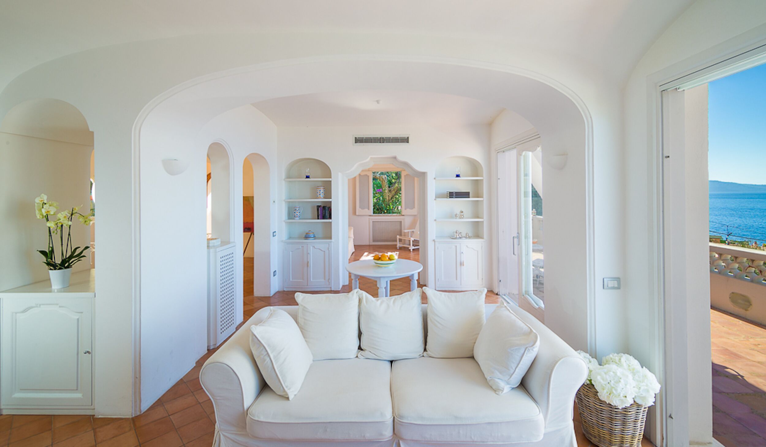 Sea front villa with terrace solarium parking sea-access jacuzzi WiFi