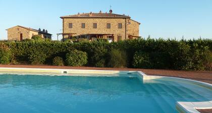 Apartamento en un pueblo toscano medieval bellamente restaurado, a 7 km de Volterra