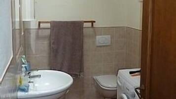 Doccia, asciugacapelli, bidet, asciugamani