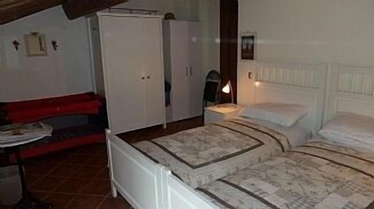 Apartment in Beautifully Restored Medieval Tuscan Village, 7klm from Volterra