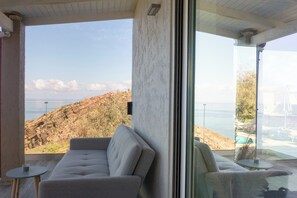 Smart TV, video games, DVD player, books - Modern Villa Perched on a Hill Overlooking the Cretan Sea! (Rethymno)