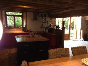 Refrigerador, microondas, horno, placa de cocina