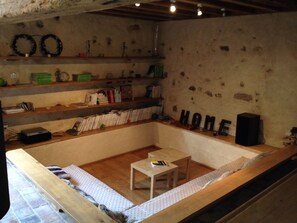 Livros, aparelho de som