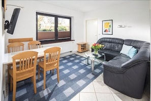 Apartment, 2 Bedrooms | Living area