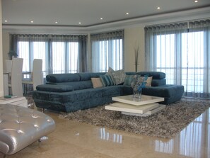 TV, fireplace, DVD player, stereo - Luxury Apartment wit a privileged sea view, swimming pool, 5 min walk from the beach (Ericeira)