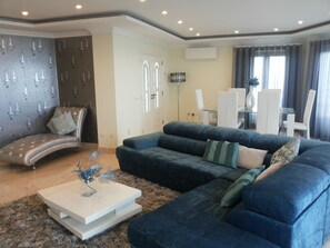 Fernseher, Kamin, DVD-Player, Stereoanlage