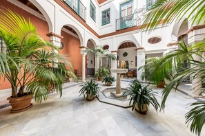 Property grounds - Charming one-bedroom  with Andalusian patio (Sevilla)