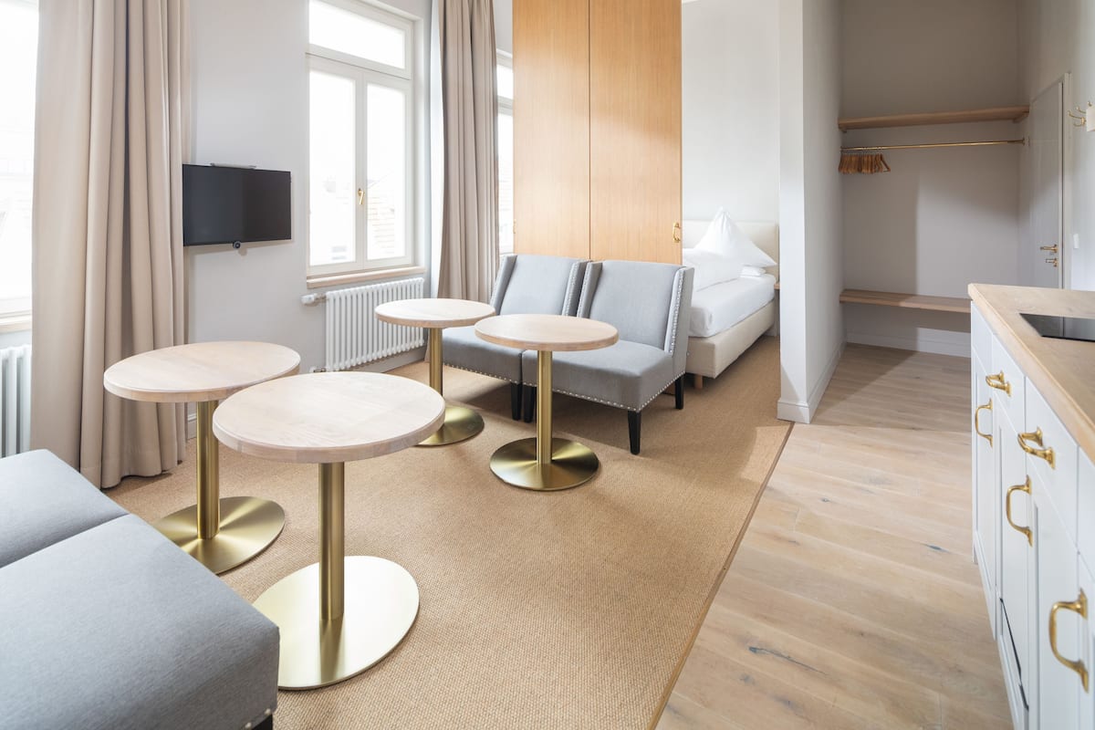 Family Apartment | Hypo-allergenic bedding available, soundproofing