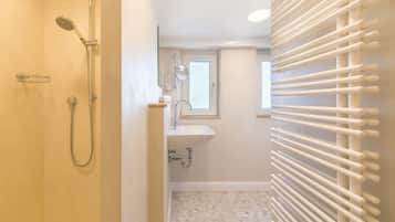 Apartment, 2 Bedrooms | Bathroom shower