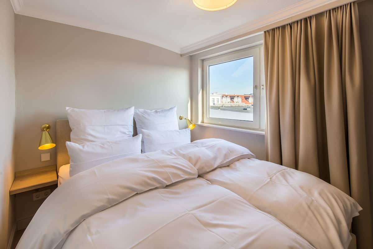 Apartment, 2 Bedrooms | Hypo-allergenic bedding available, soundproofing