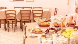 Dinner served - Agriturismo Le Mistral (Sommacampagna)