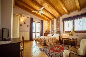 Double Room, 1 Queen Bed, Non Smoking | Bed sheets - Agriturismo Le Mistral (Sommacampagna)
