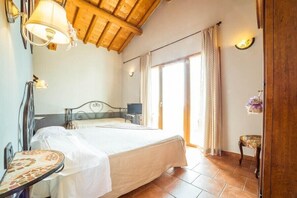 Kahden hengen huone, 1 keskisuuri parisänky, tupakointi kielletty | Vuodevaatteet