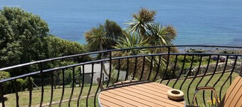 2 bedroom apartment situated in spectacular location in Ventnor
