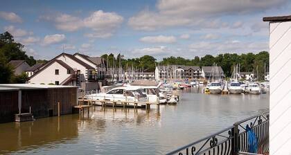Modern Waterfront Boathouse With Beautiful Balcony On Windermere Marina
