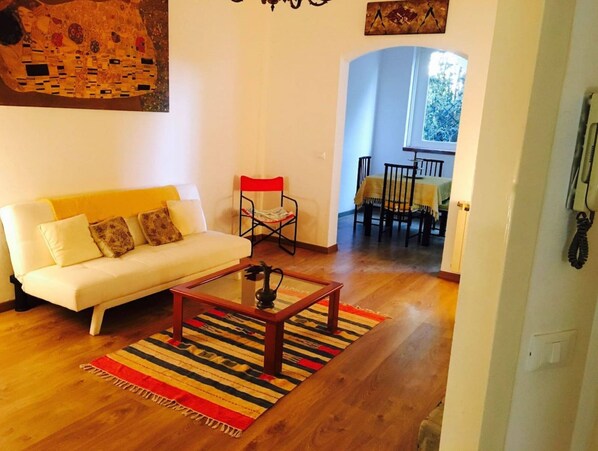 TV - a quiet little house in Mondello (Palermo)