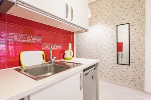 Fridge, microwave, coffee/tea maker, electric kettle