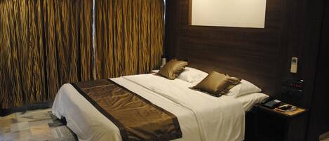 Minibar, free WiFi, bed sheets, wheelchair access